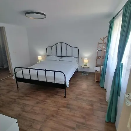 Casa M.a.r.a Corbeni